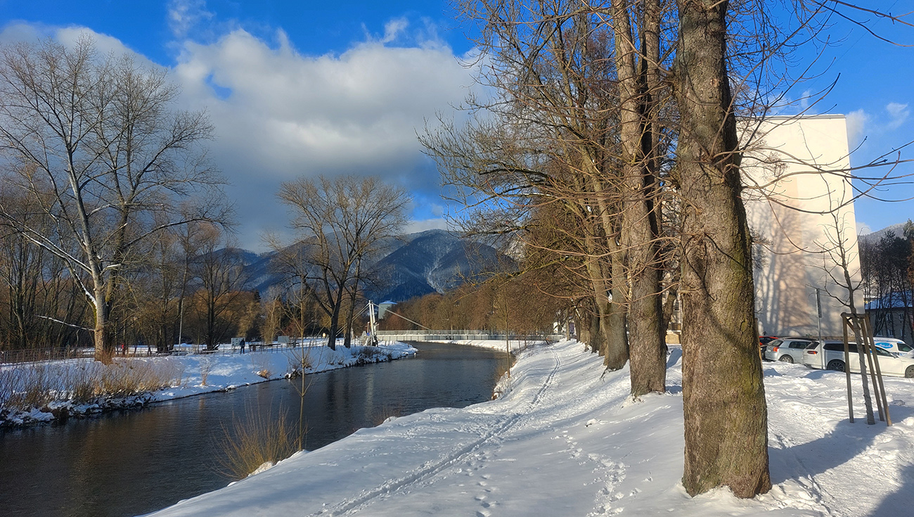 Hej dá sa teraz od parkoviska, toho pred domom :-) Hej_dá_sa_teraz_od_parkoviska,_toho_pred_domom_:-)