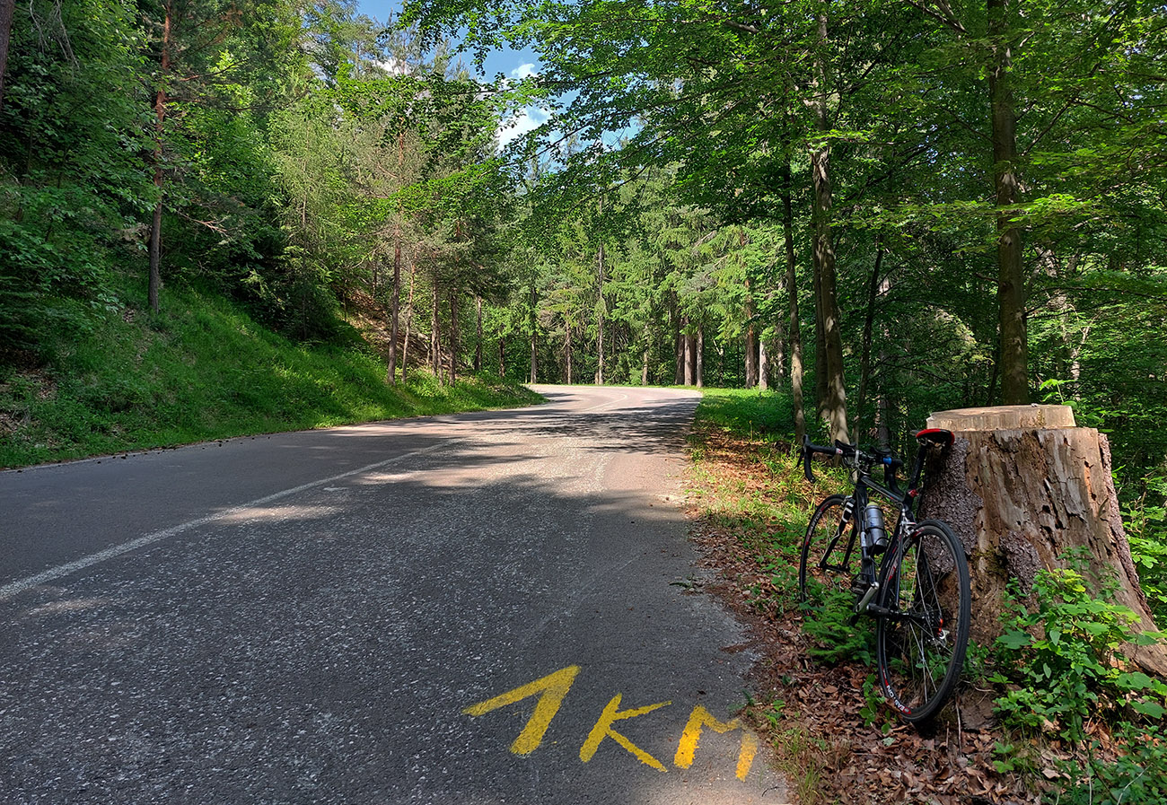 Potom_už_len_zákruta_a_žlté_čísla,_pomaly_sa_zmenšujúce.