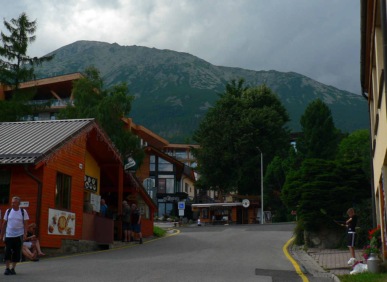 Neprehliadnuteľná_dominanta_vysoko_na_horizonte.